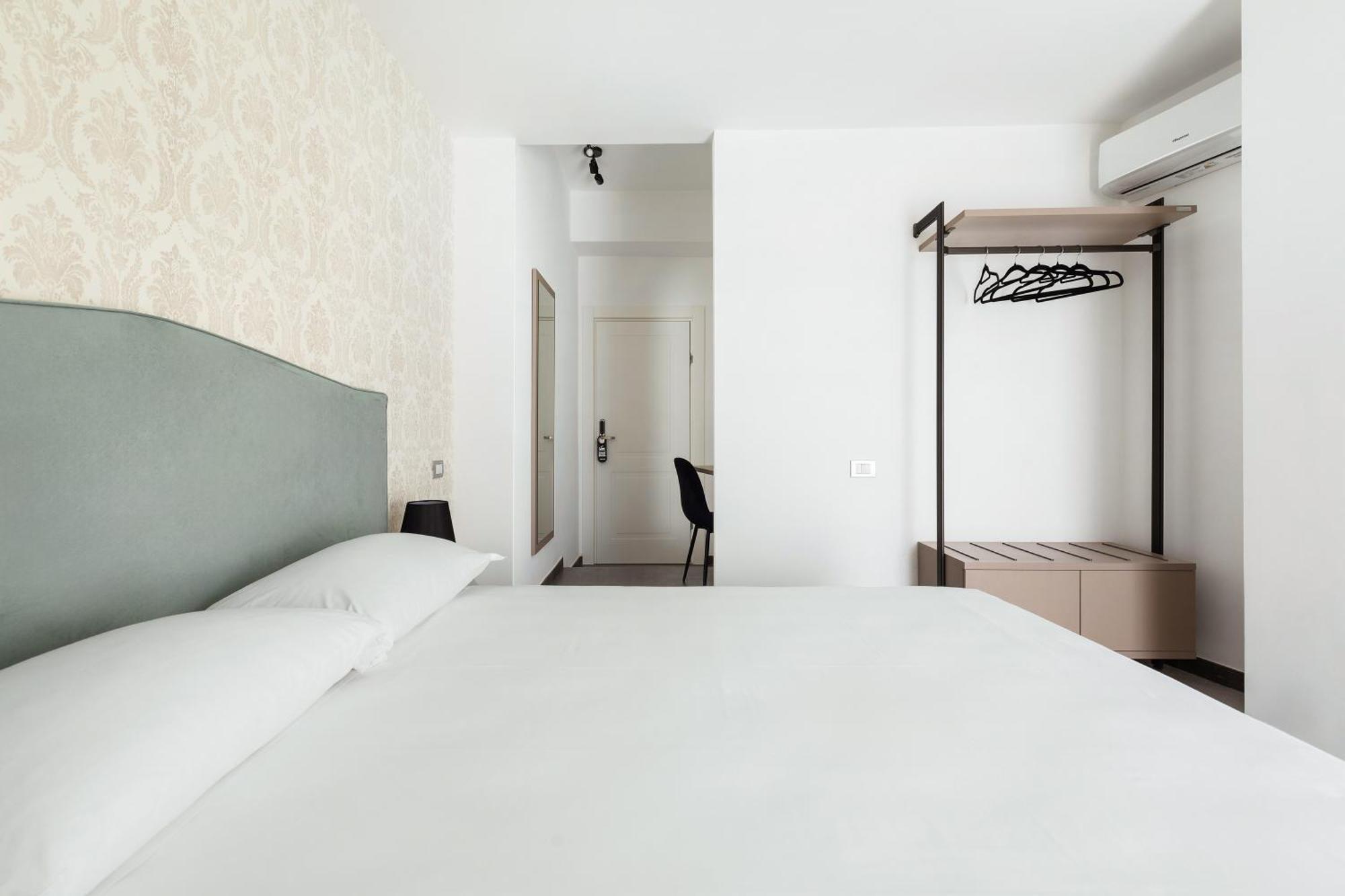 Adelante Rooms San Giovanni Rome Exterior photo