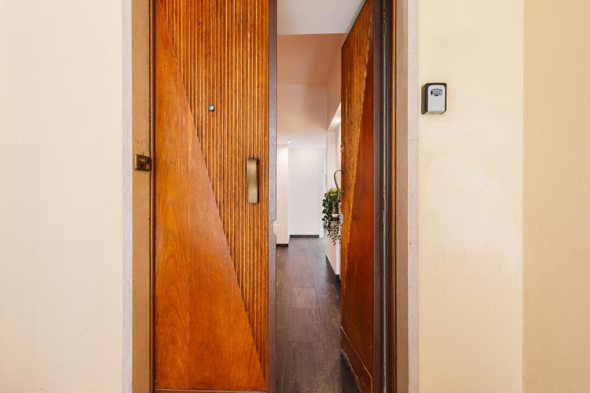 Adelante Rooms San Giovanni Rome Exterior photo